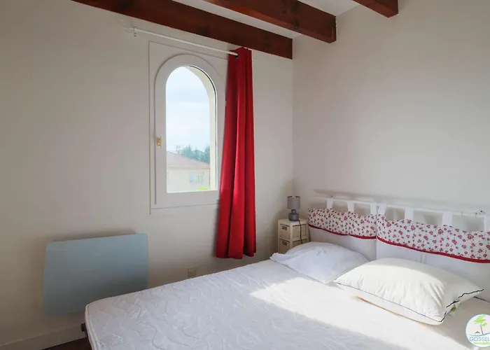 Daire Bourg Avec Terrasse Classe 1 Etoile Pour 4 Personnes *